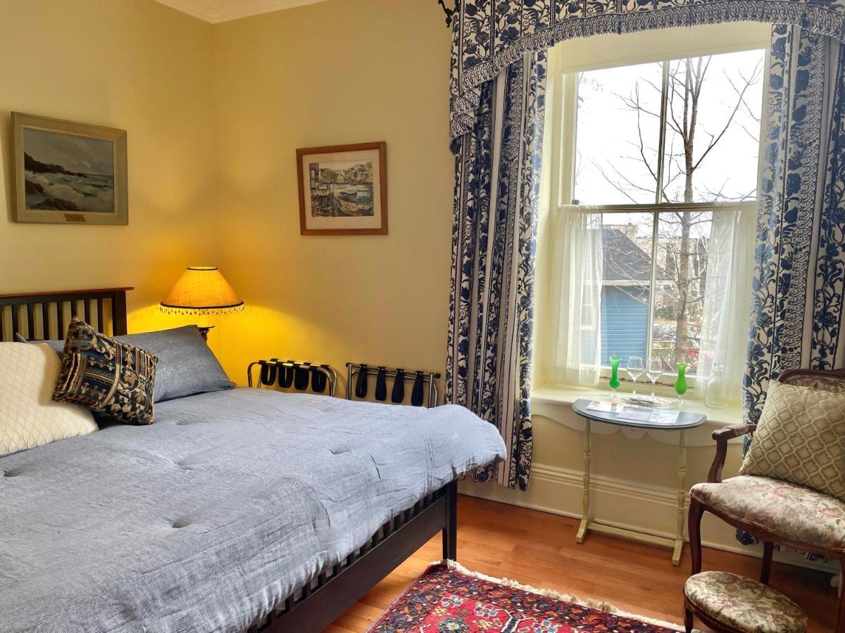 Chrysler House Bed & Breakfast Gananoque Exterior photo