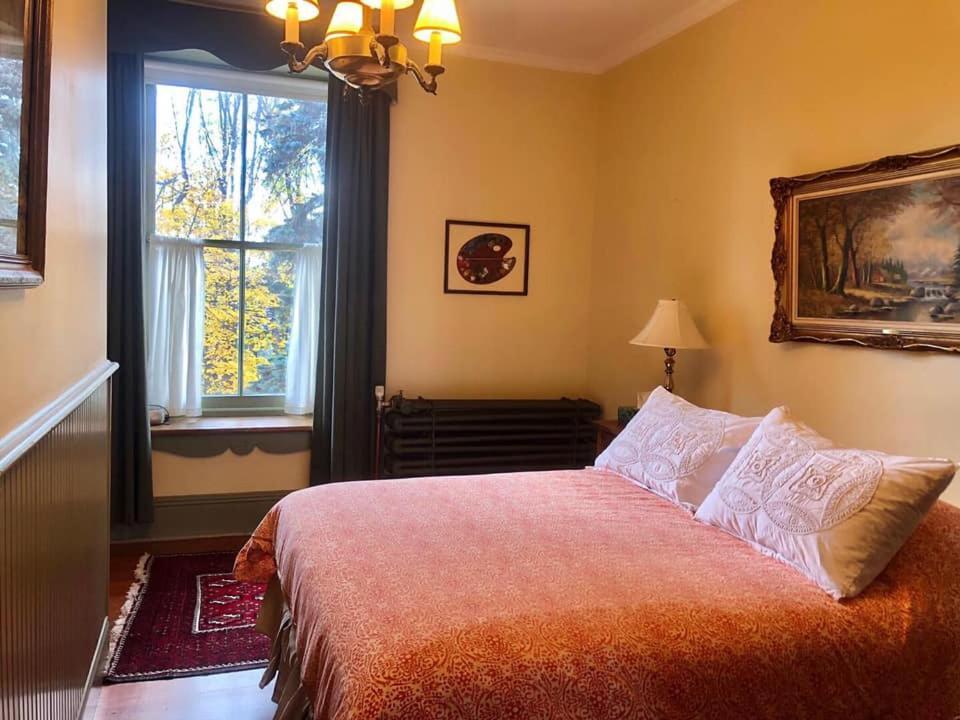 Chrysler House Bed & Breakfast Gananoque Exterior photo
